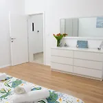 Unforgettable Sea View Bakota Апартаменты *